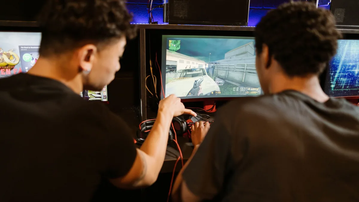 Armações de óculos gamer expostas na Ótica em Fortaleza