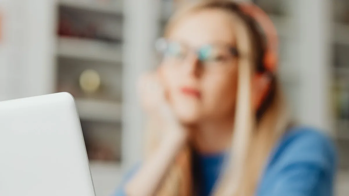 Armação de óculos leve e ajustável para uso prolongado no home office