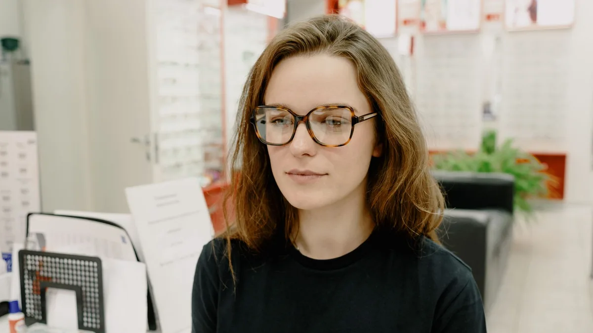 Lente progressiva sem linha em óculos feminino